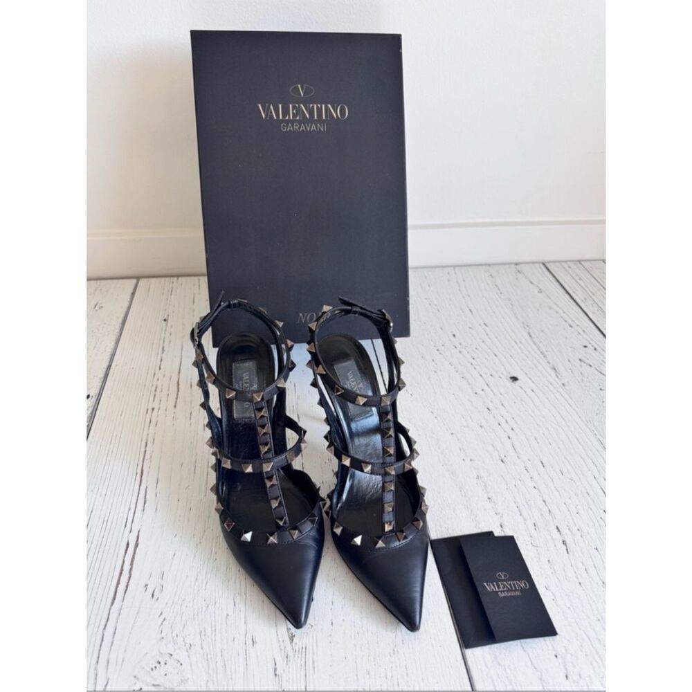 Valentino Garavani - Matte Black Rockstud Leather Pumps - Picture 2 of 7